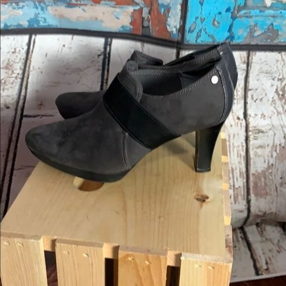 Dana Bachman Womans 8.5M Gray with Black Stripe Suede 3" Heels - Picture 3 of 8